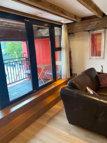 Apartament 3, Warehouse K *